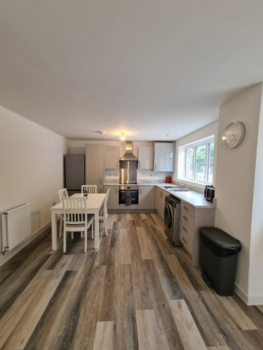 Stylish & Cosy Apartment With Free Parking
